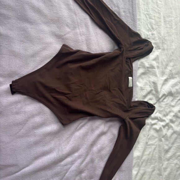 Aritiza Contour Longsleeve Bodysuit - Brown - Picture 3 of 4